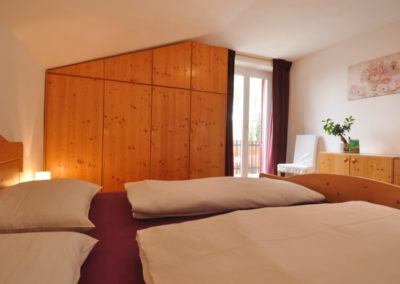Melanies Guesthouse - grande camera con letto matrimoniale