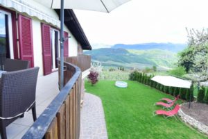Melanies Guesthouse - Blick vom Panoramabalkon auf Kaltern Südtirol